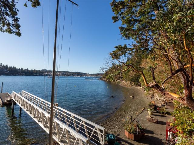 3 Brown Island