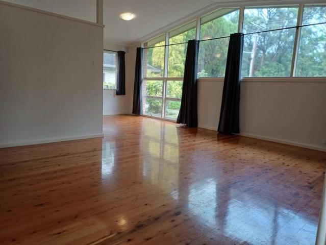 3 Brm home with outdoor entertaining walk to beach and shops