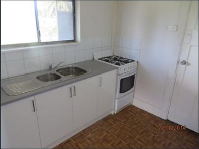 3 brs house in central Springvale