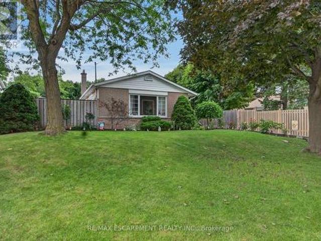3 Cumbrian Court, Brampton, ON, L6X 2J7 house for sale | Listing ID W13652 | Royal LePage
