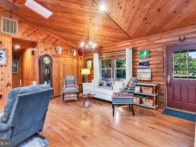3 Cabin Point Drive