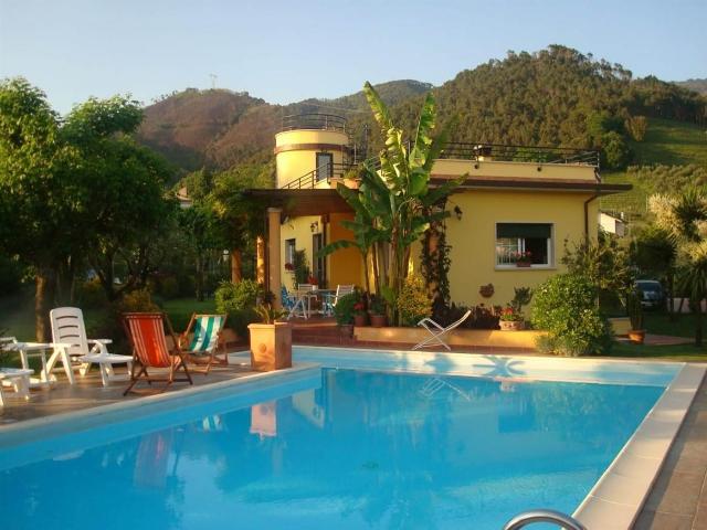 3 camere da letto Villa Toscana In vendita A10803rva 300m² Montignoso