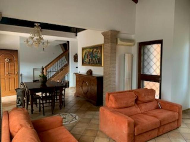 3 camere da letto, Rome Rome 00124 100178439