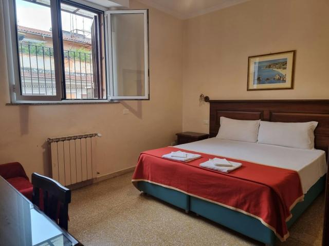 3 camere da letto, Rome Rome 00185 79082079