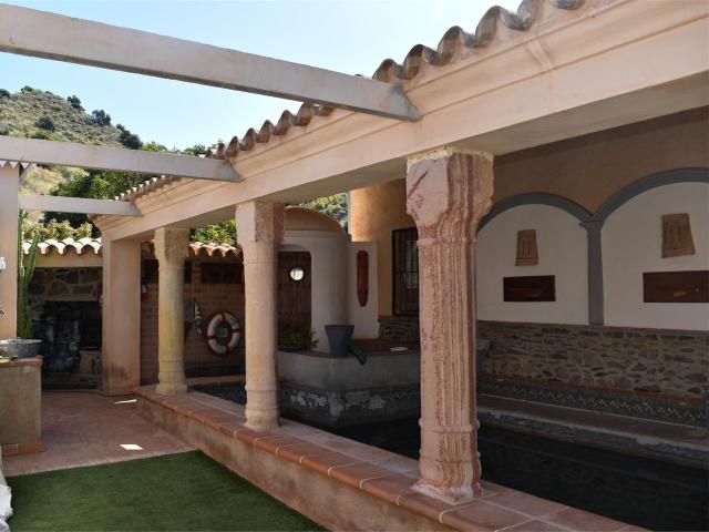 3 casas con piscina cerca de la costa 499m² Cajiz