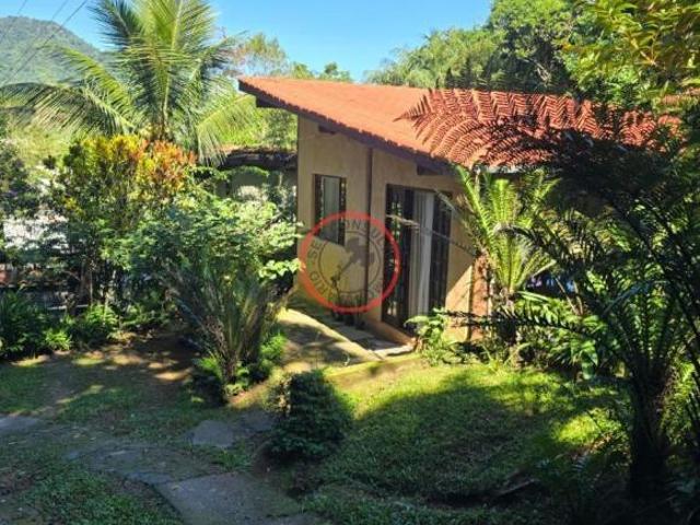 3 CASAS EM UM TERRENO DE 1370 METROS, Á 600 METROS DA PRAIA DE BOIÇUCANGA, INSERIDO NA MATA ATLANTI