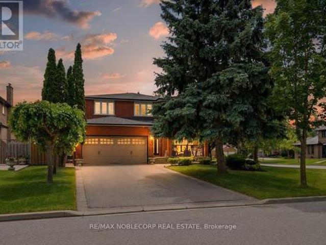 3 Castlehill Road, Vaughan, ON, L6A 1P3 house for sale | Listing ID N13803 | Royal LePage