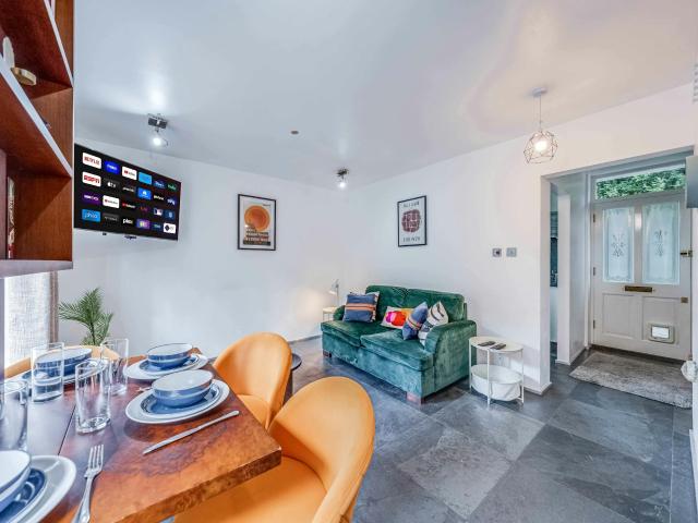 3 Carlyle Mews, London, E1 4EU, United Kingdom | 2 bed apartment for rent #161220899 | Rentberry
