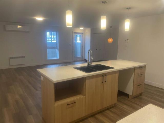 3 CH 2 SDB Waterloo $1,625 /mo
