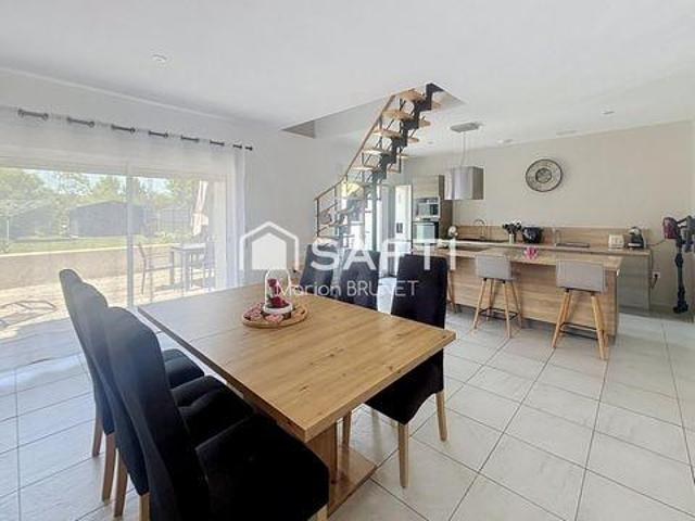 3 chambres, Avrechy Picardie 60130 103376680