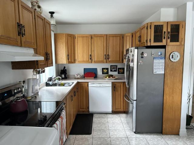 3 Chambres à Coucher $2050