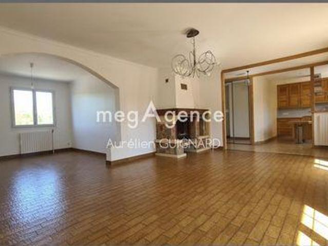 3 chambres, Bressuire Poitou 79300 LS101520936