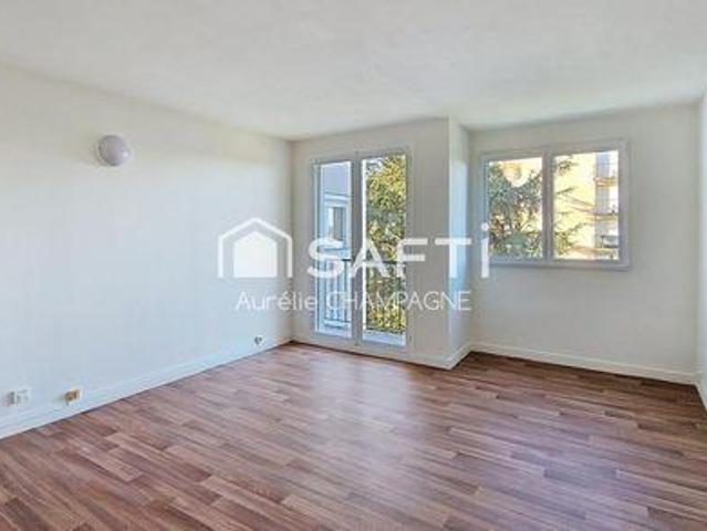 3 chambres, Chatellerault Poitou 86100 100737434