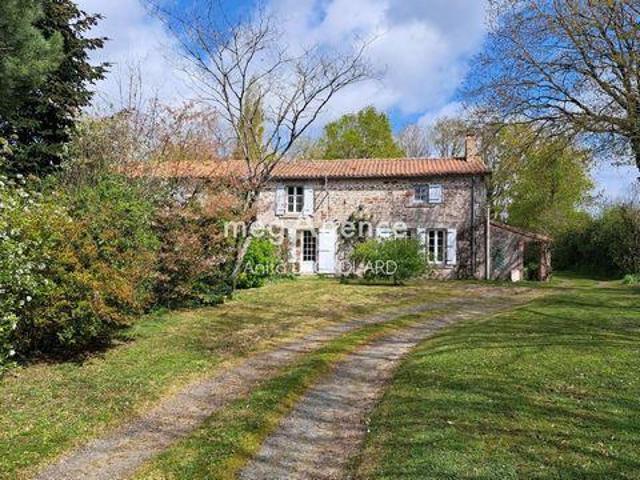 3 chambres, La Roche Pays de la Loire 85000 99445679