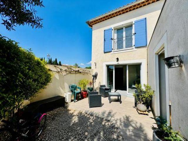 3 chambres, La Tour Provence 84240 104110680