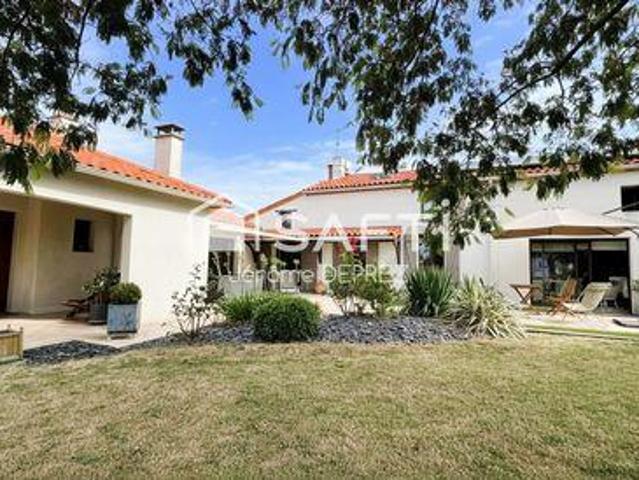 3 chambres, Les Herbiers Pays de la Loire 85500 LS104829675