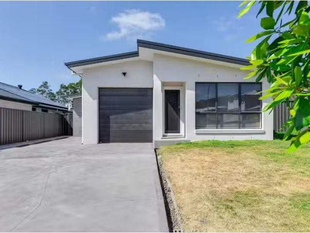 3 Childers Circuit, Wadalba House for rent Listed by Alisha F.