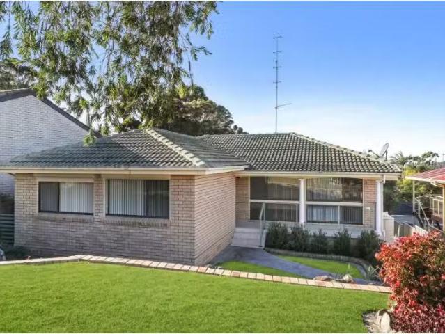 3 Coachwood Drive, Unanderra House for rent Listed by Kelly S.
