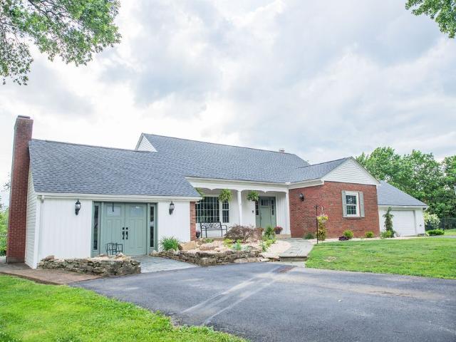 3 Coates Ln