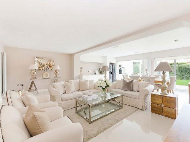 3 Court Close St. Johns Wood Park, London, NW8 6NN
