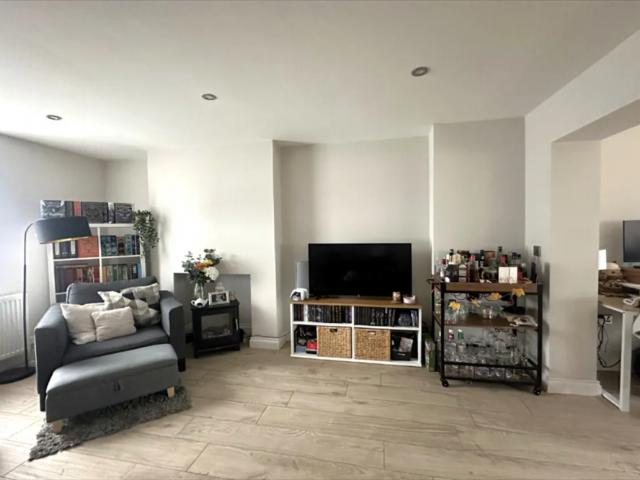 3 Dunmurry Lane