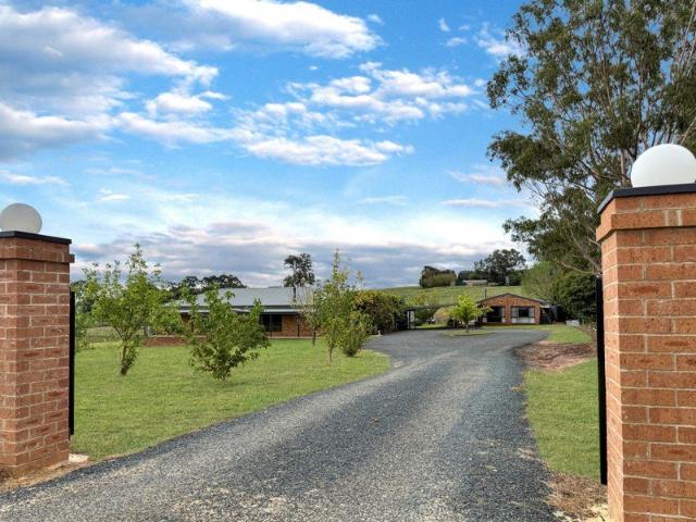 3 Dwellings, 7 Acres, Close to Town!