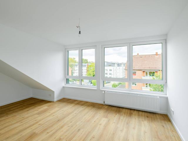 3 D Rundgang! Neu ausgebautes DG! 2 Zi Wohnung mit Einbauküche in Bramfeld | GLADIGAU