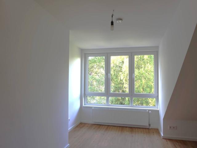 3 D Rundgang! Neu ausgebautes DG! 2 Zi Wohnung mit Einbauküche in Bramfeld | GLADIGAU