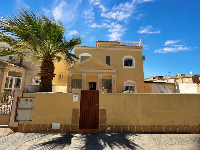 3 Dormitorio Villa TORREVIEJA ALICANTE 104471377