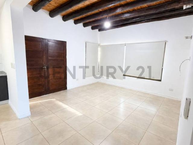 3 dormitorios con patio y doble cochera