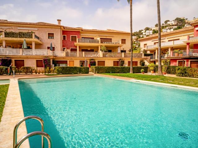 3 dormitorios duplex apartamento en Urbanización Montemar