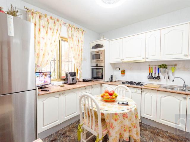 3 Dormitorios dobles | 2 Cuartos de baño | Cocina completame. 325m² Cómpeta