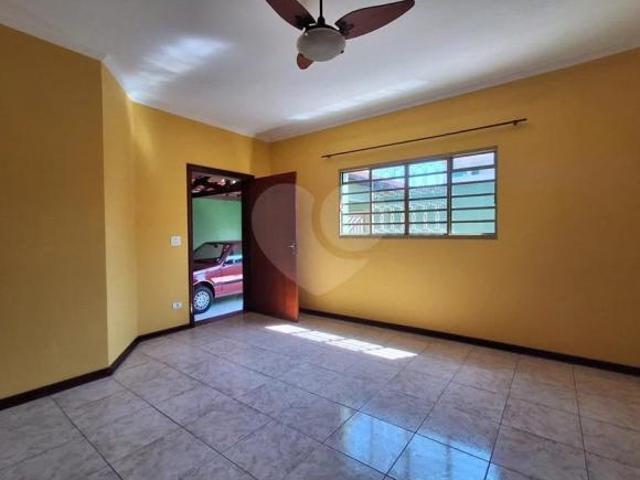 3 dormitórios, 1 suítes, 2 vagas de garagem