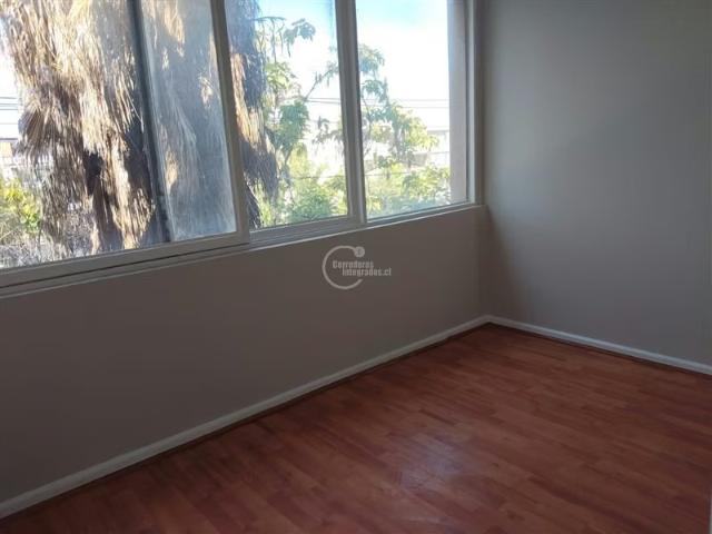 3 dormitorios, 2 baños. En piso 3, sin ascensor. La Reina | 3 dormitorios por 4050.00 en La Reina