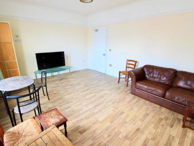 3 DOUBLE BEDROOM 1st Floor Flat. BIG BRIGHT and SPACIOUS