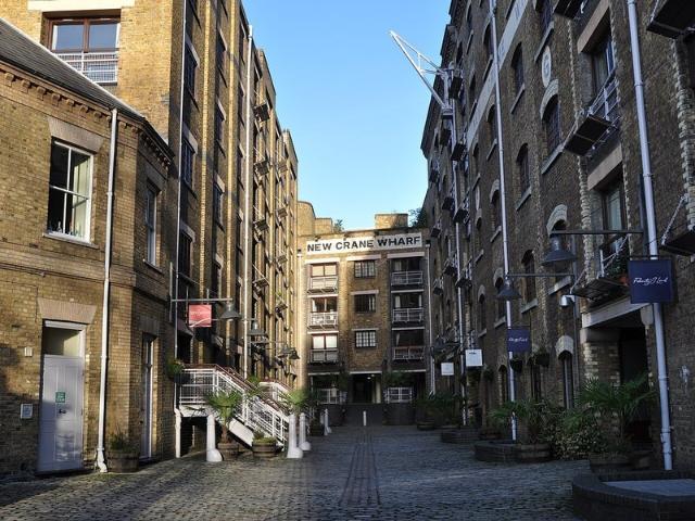 3 Double Rooms in Spacious Riverside Wapping Flat