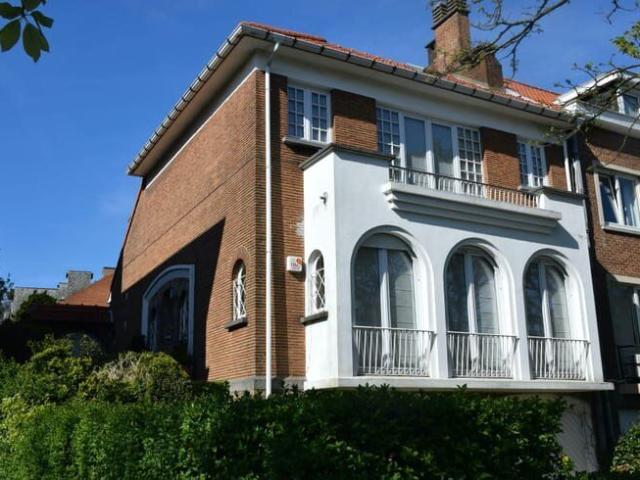 3 Façade House