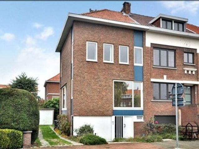 3 facade house, 4 bed + Office +1, Woluwe St Etienne