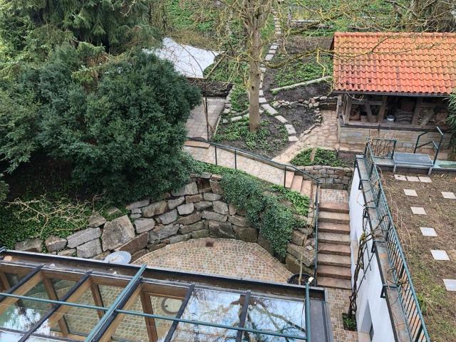 3 Fam.Haus für Mehrgenerationswohnen mit Wintergarten gr. Garten