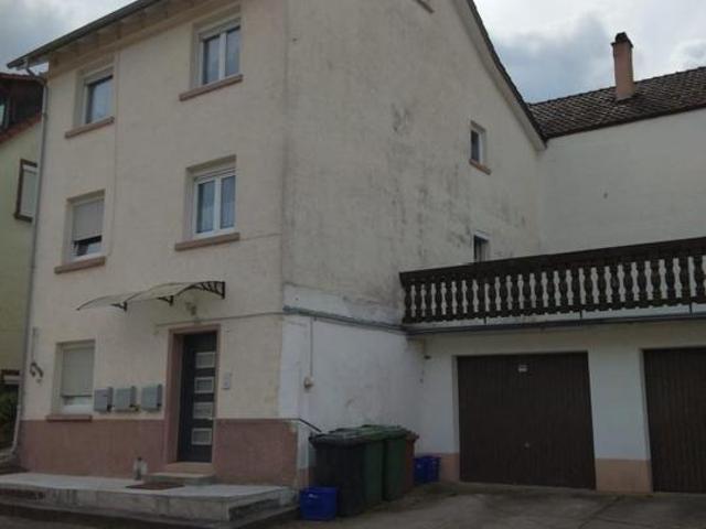 3 Familien Haus zu verkaufen mit Doppelgarge