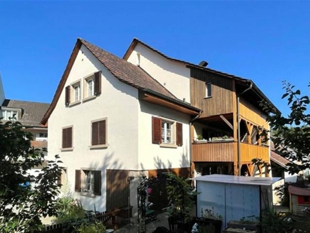 3 Familien Wohnhaus und Ökonomietrakt mit Ausbaupotential vollvermietet in Buckten/BL