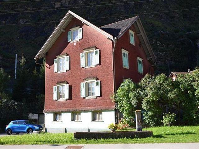 3 Familienhaus zum Ausbauen mit Garten / Mehrfamilienhaus mit 3 Wohnungen zum Renovieren mit Garten