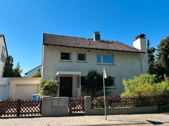 3 Familienhaus mit 245 m² Wohnfläche und komplett unterkellert