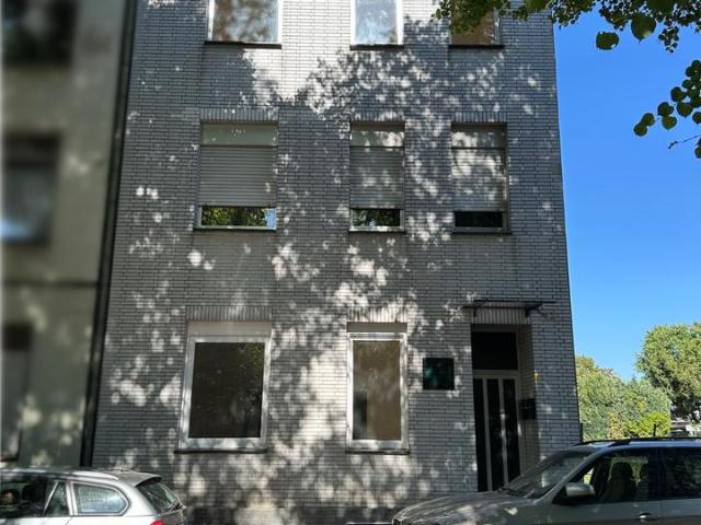 3 Familienhaus mit 2 Garagen & Garten – teilweise saniert