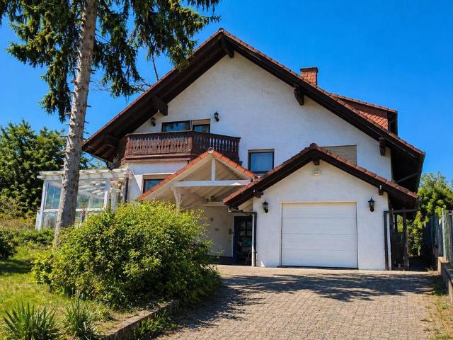 3 Familienhaus mit Ausbaupotenzial, Garten & Garage in Neuberg Rü