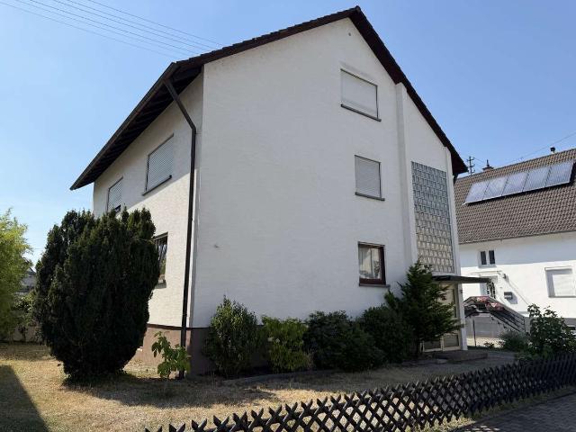 3 Familienhaus mit Garagen, Garten und Balkon sowie PV Anlage