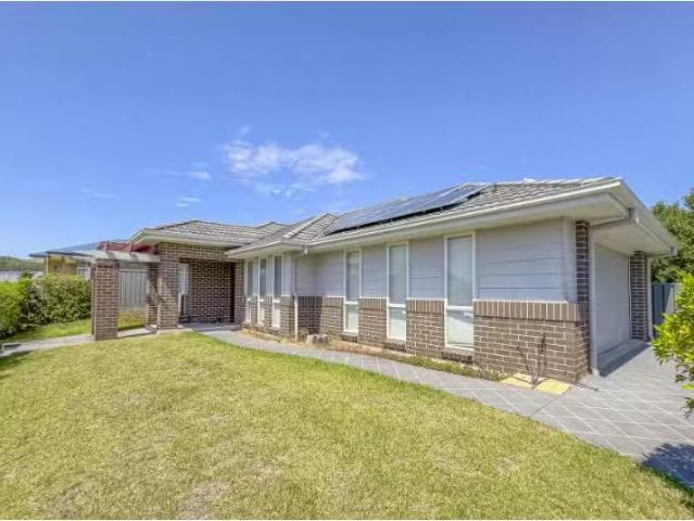 3 Fernleigh Avenue, Aberglasslyn House for rent Listed by Kev.