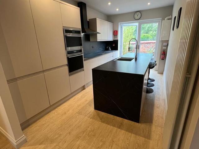 3 Fortuna Grove, Manchester, M19 2DN, United Kingdom | 6 bed duplex for rent #16718761 | Rentberry