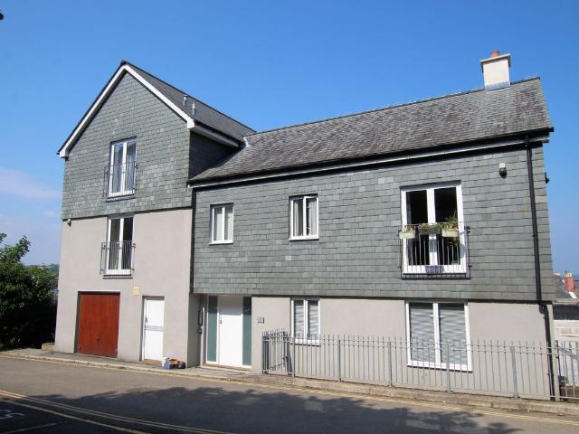 3 Fountain Court, Falmouth TR11, 2 bed flat to rent, £1,100 pcm | PrimeLocation