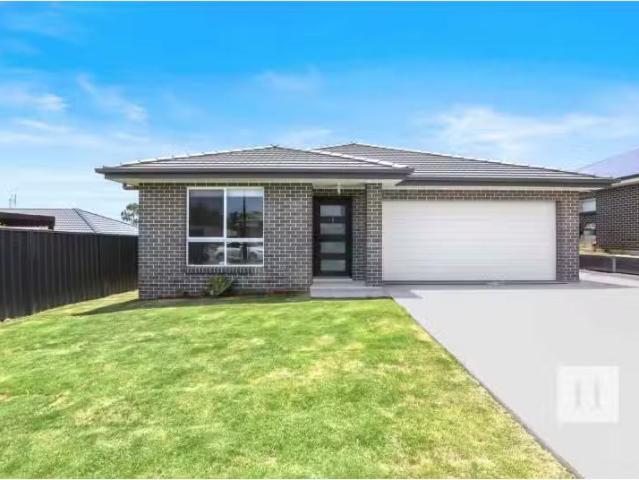 3 Freesia Wy, Hamlyn Terrace Townhouse for rent Listed by Her.